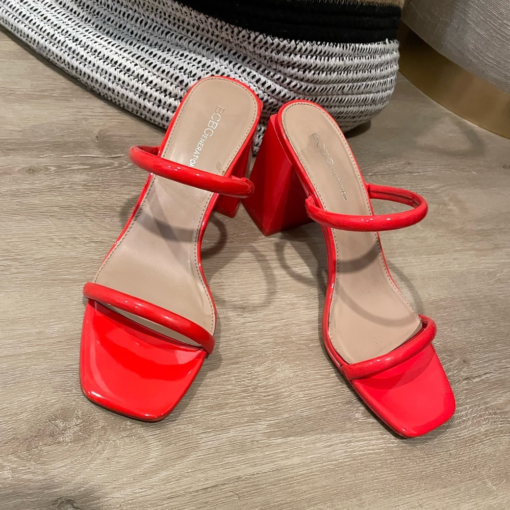 Orange red block heel. Great condition. Pop of color goes with any outfit.